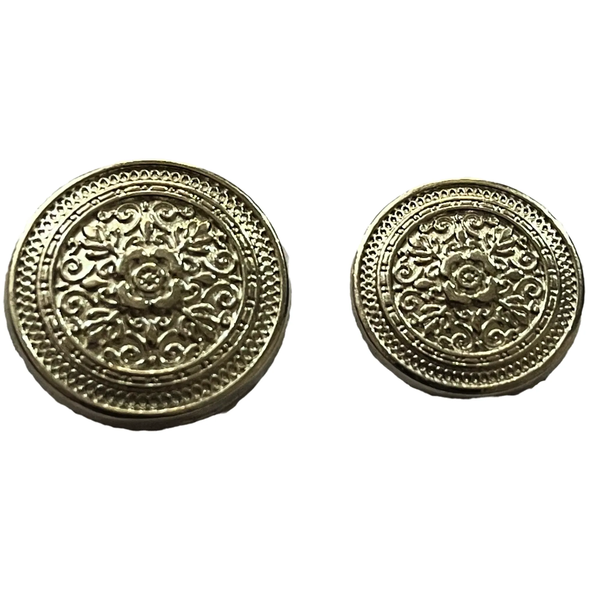 Pure Silver Color Eye Catchy Floral 1 Hole Round Metal Buttons