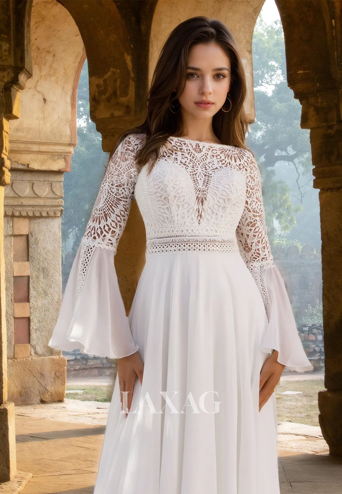 Scoop-Neck Long-Sleeves Chiffon Bride Gowns Lace Applique Pleated A-Line Wedding Dress with Train